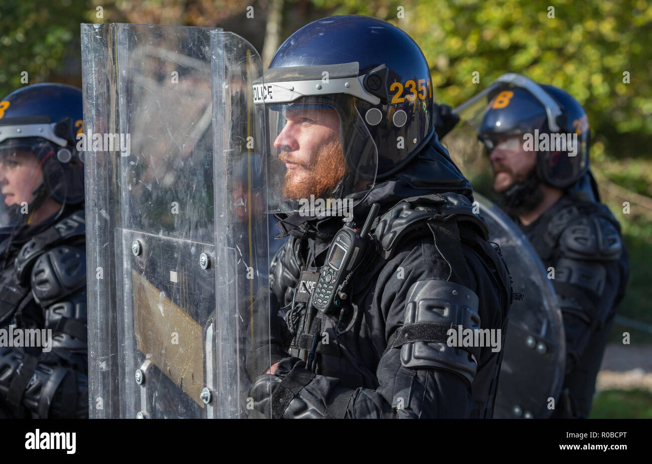 Black police woman body armour hi-res stock photography and images - Alamy