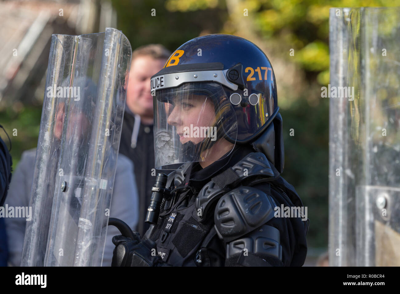 Black police woman body armour hi-res stock photography and images - Alamy