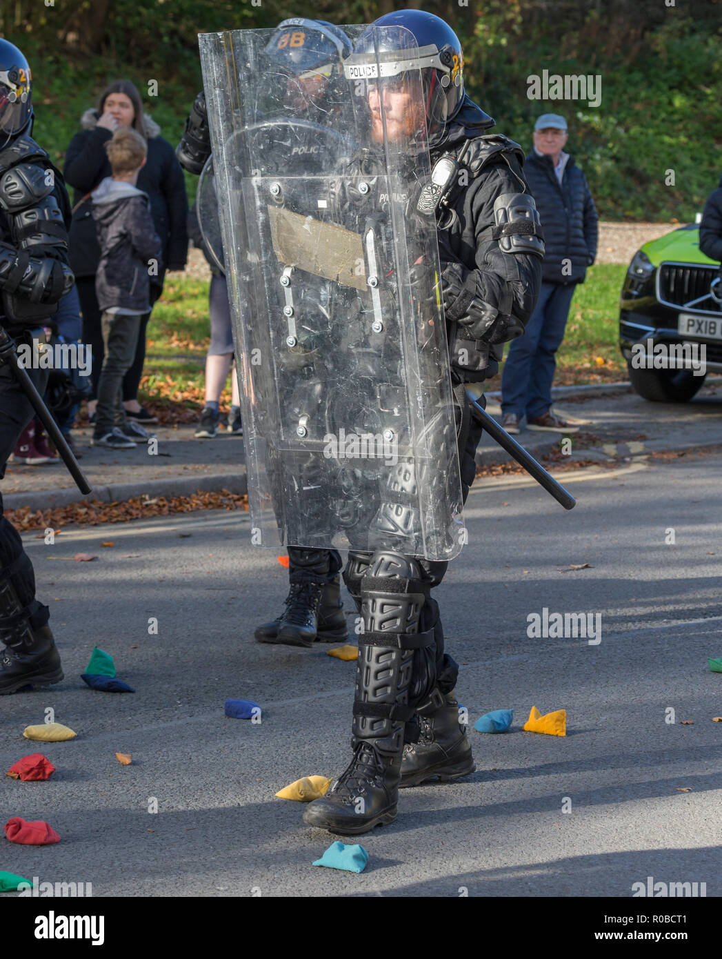 Black police woman body armour hi-res stock photography and images - Alamy