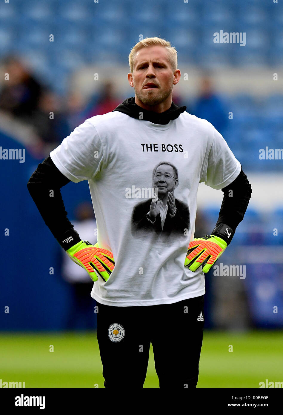 Leicester City goalkeeper Kasper Schmeichel wears a Vichai  Srivaddhanaprabha shirt that reads 'The Boss' during warm-up the Premier  League match at the Cardiff City Stadium, Cardiff Stock Photo - Alamy