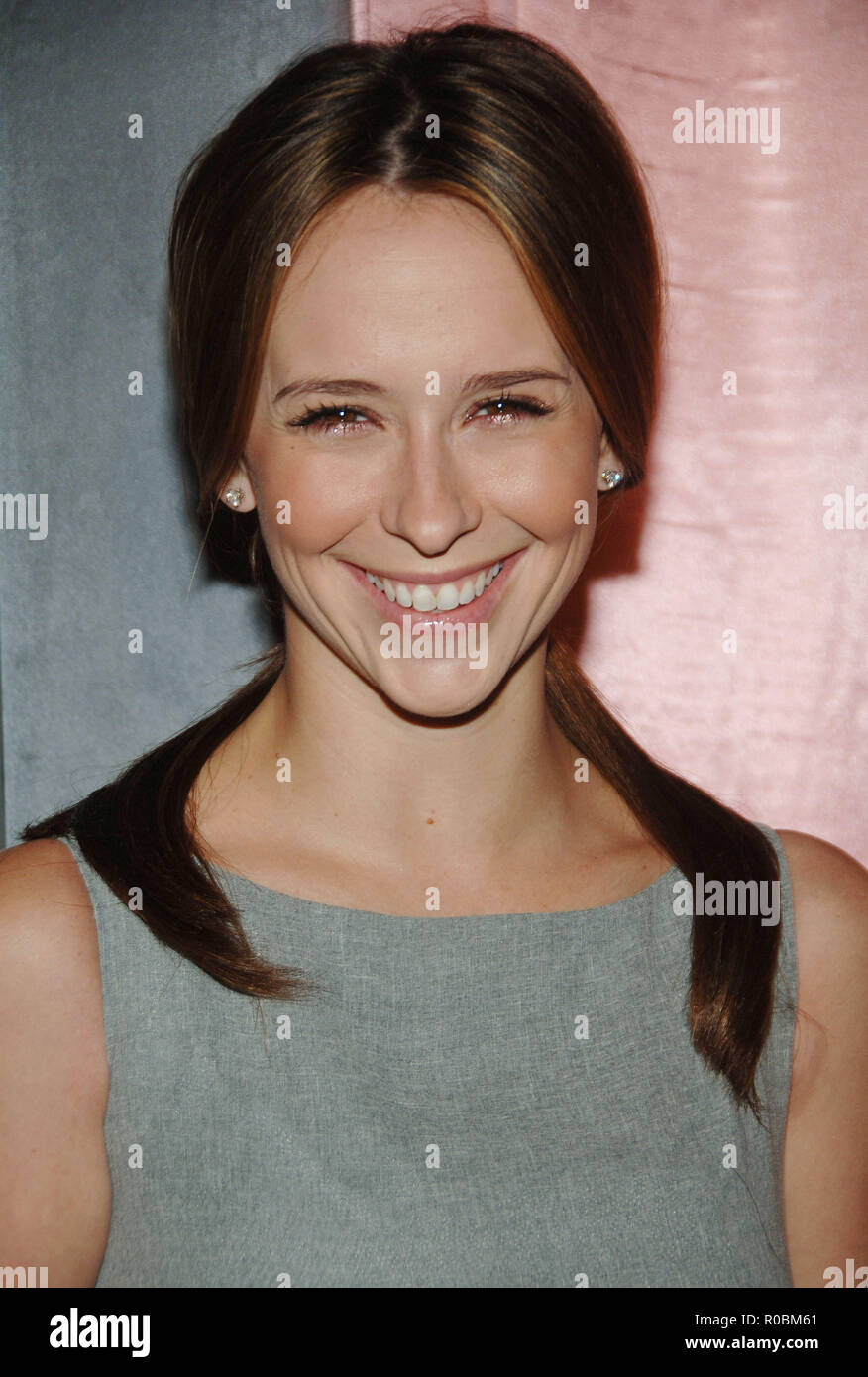 Jennifer Love Hewitt Arriving At The 7th Annual Awards Seasondiamond Fashion Show Preview At The Beverly Hills Hotel Headshot Fashion Eye Contact Smilehewittjenniferlove 26 Red Carpet Event Vertical Usa Film Industry Celebrities