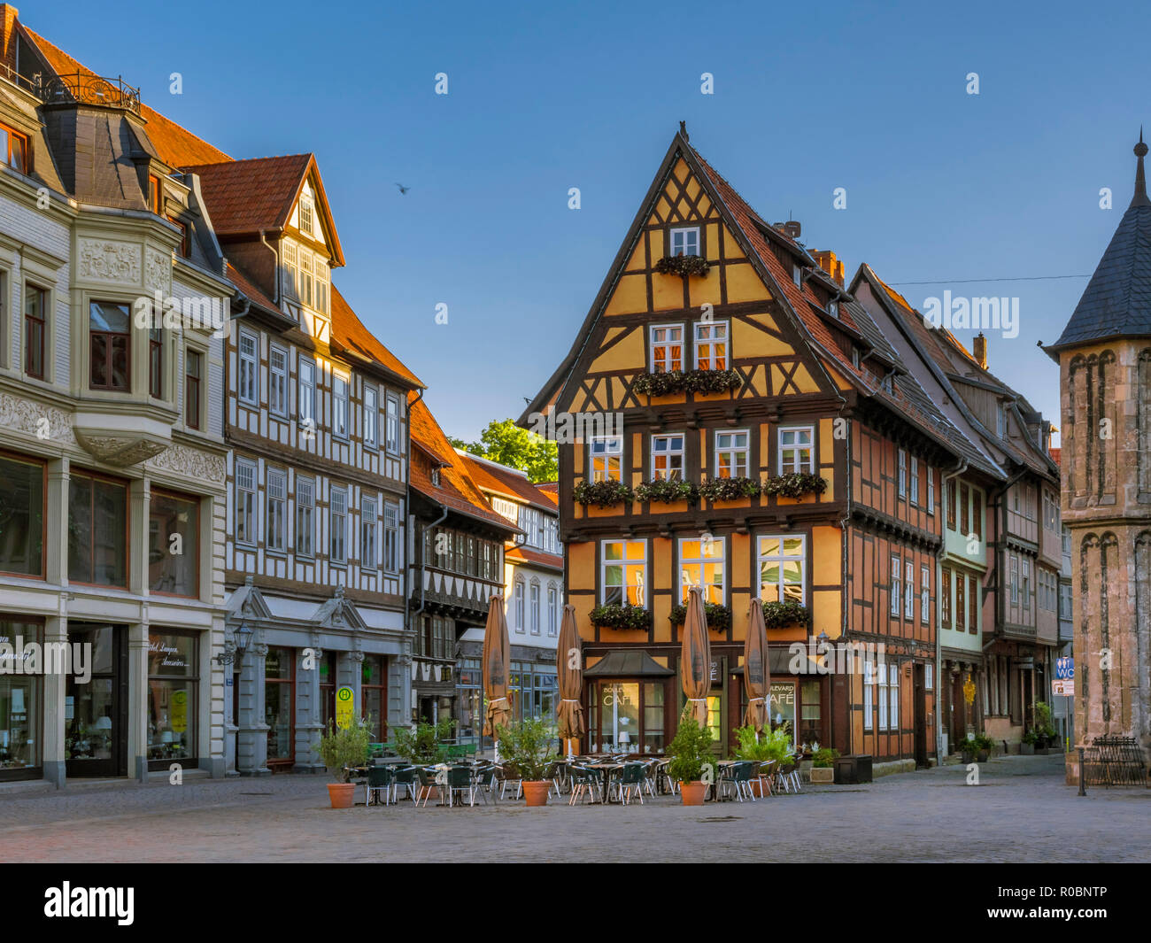 Cafe on the market square in the UNESCO World Heritage city of Quedlinburg, Saxony-Anhalt, Germany, Europe Stock Photo