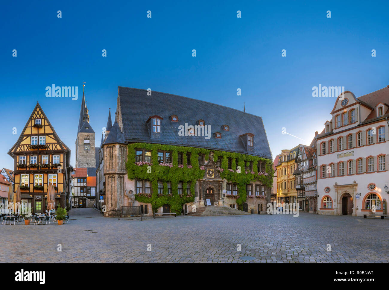 Cafe on the market square and town hall in the UNESCO World Heritage city of Quedlinburg, Saxony-Anhalt, Germany, Europe Stock Photo