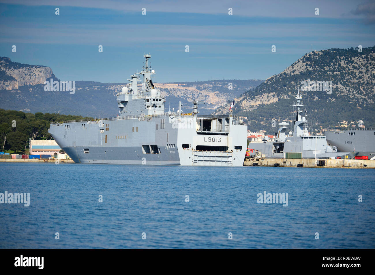 Toulon (south-eastern France): French ship Mistral (L9013) alongside the  quay in the naval base Stock Photo - Alamy