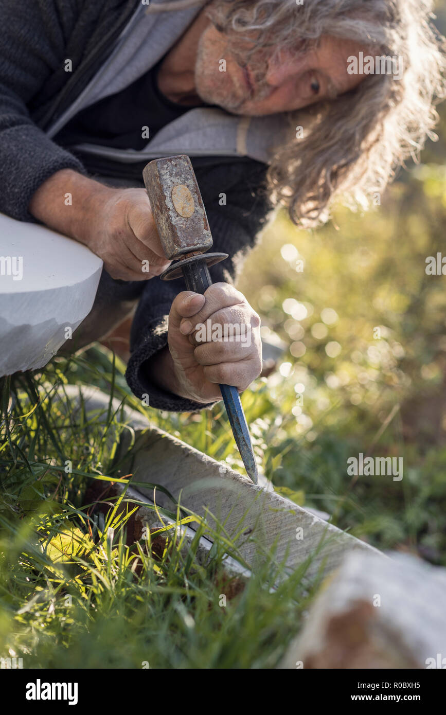Hammer chisel sculptor stone hires stock photography and images Alamy