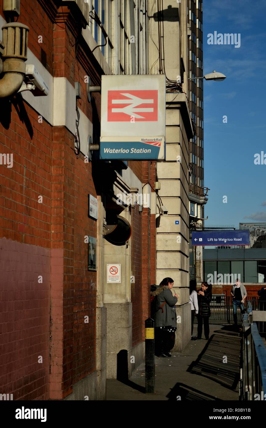 Waterloo line london underground hi-res stock photography and images ...