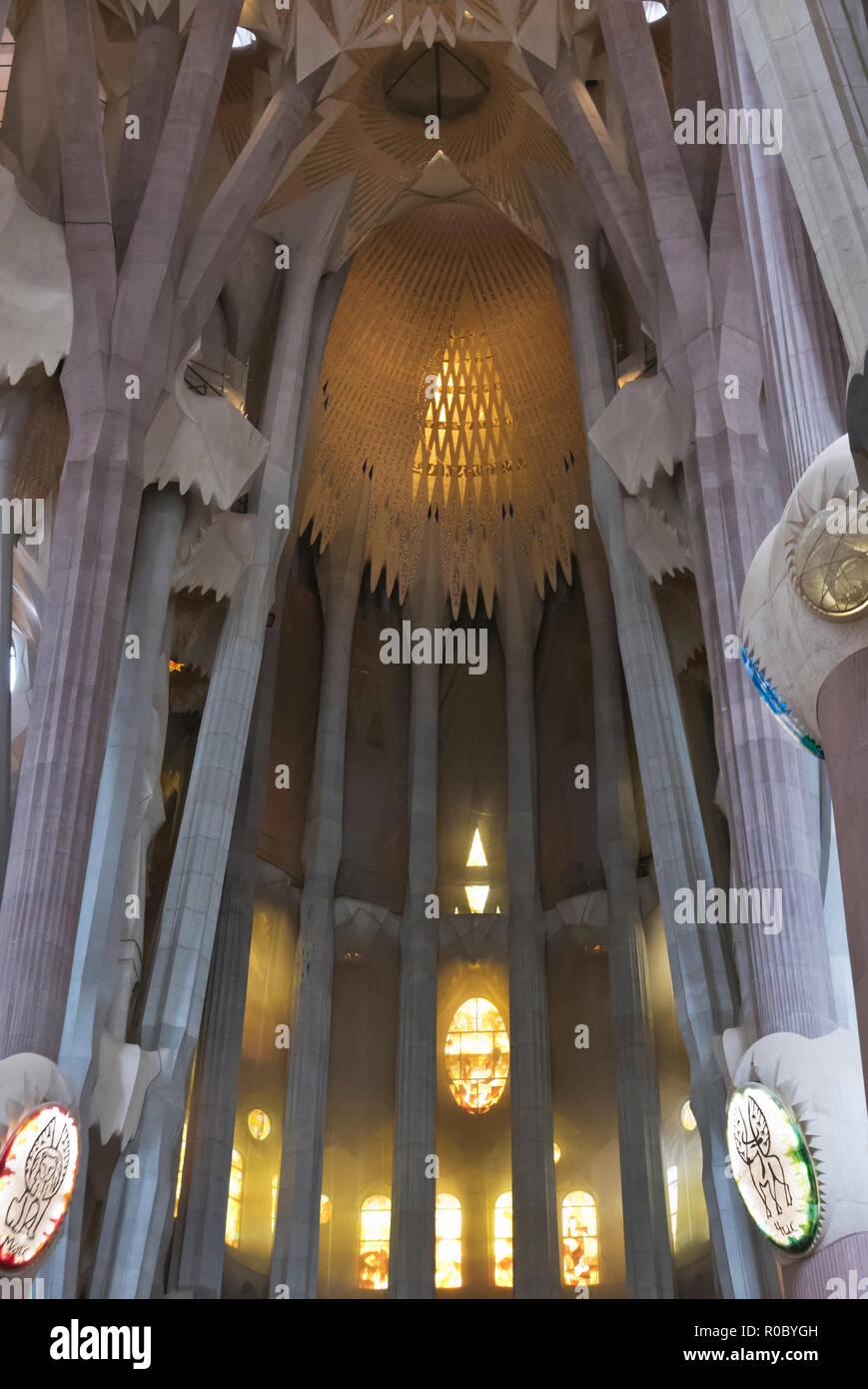 Intricate design of the interior of the Sagrada Familia, Barcelona ...