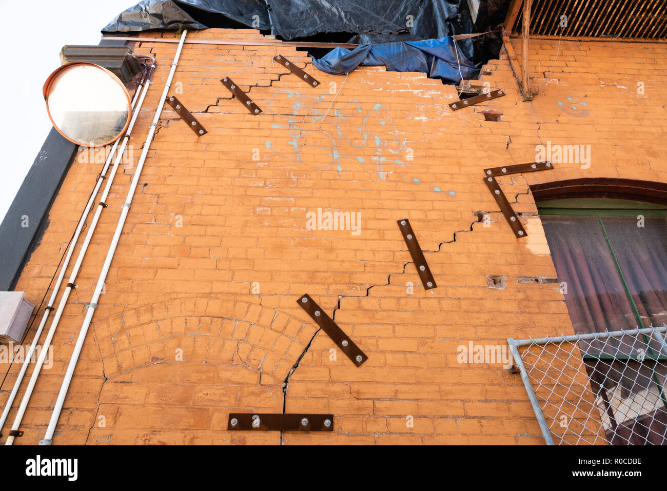 An earthquake damaged building with cracked brick wall at Lyttelton, New Zealand. Stock Photo