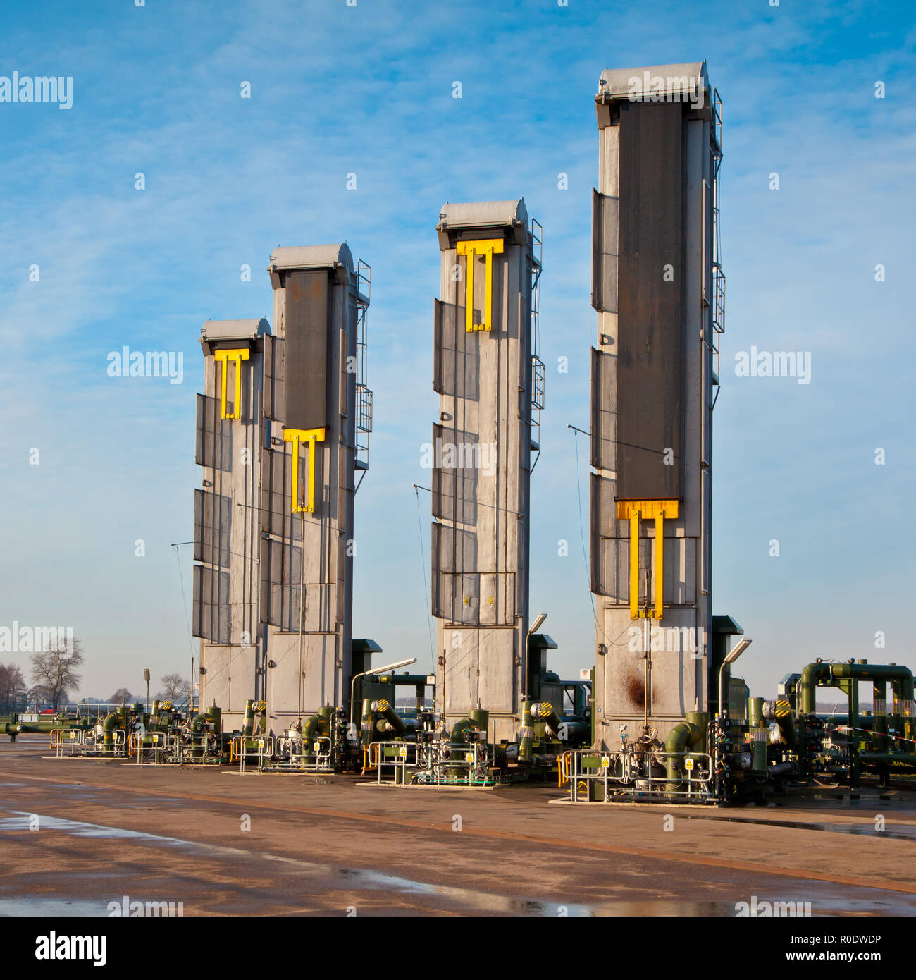 Heavy crude oil steam injection hires stock photography and images Alamy