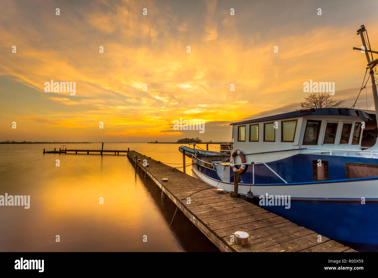 Boats anchor on jetty in hi-res stock photography and images - Alamy