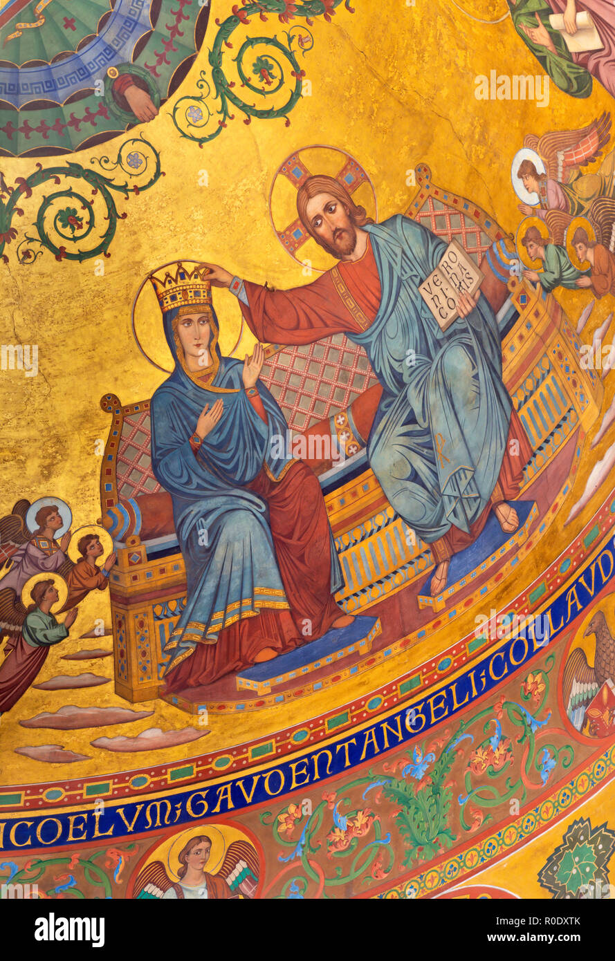 MODENA, ITALY - APRIL 14, 2018: The Coronation of Virgin Mary fresco in byzantine style in main apse of Duomo by Forti and Migliorini from 19. cent. Stock Photo