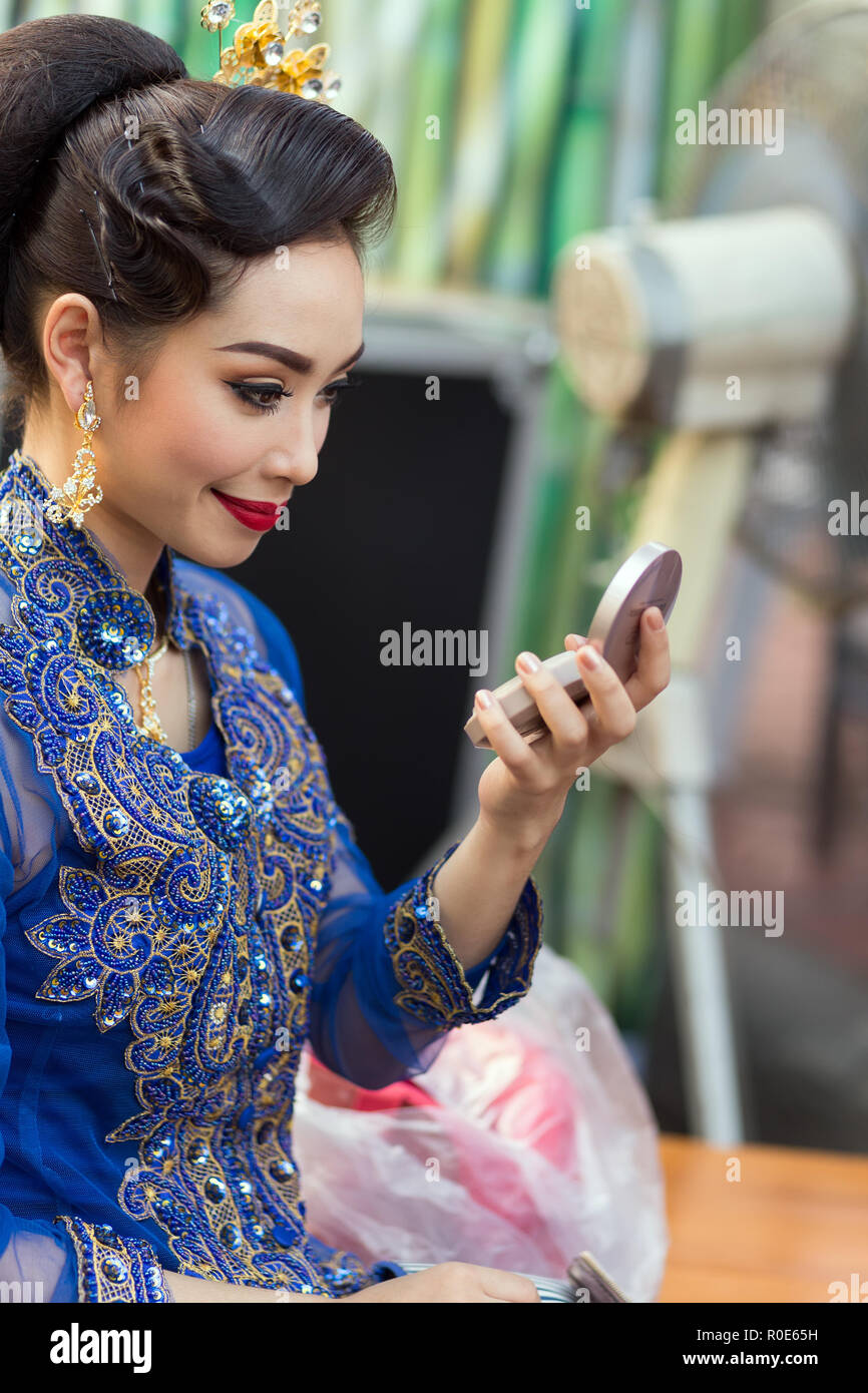 Woman before a mirror hi-res stock photography and images - Page 3 - Alamy