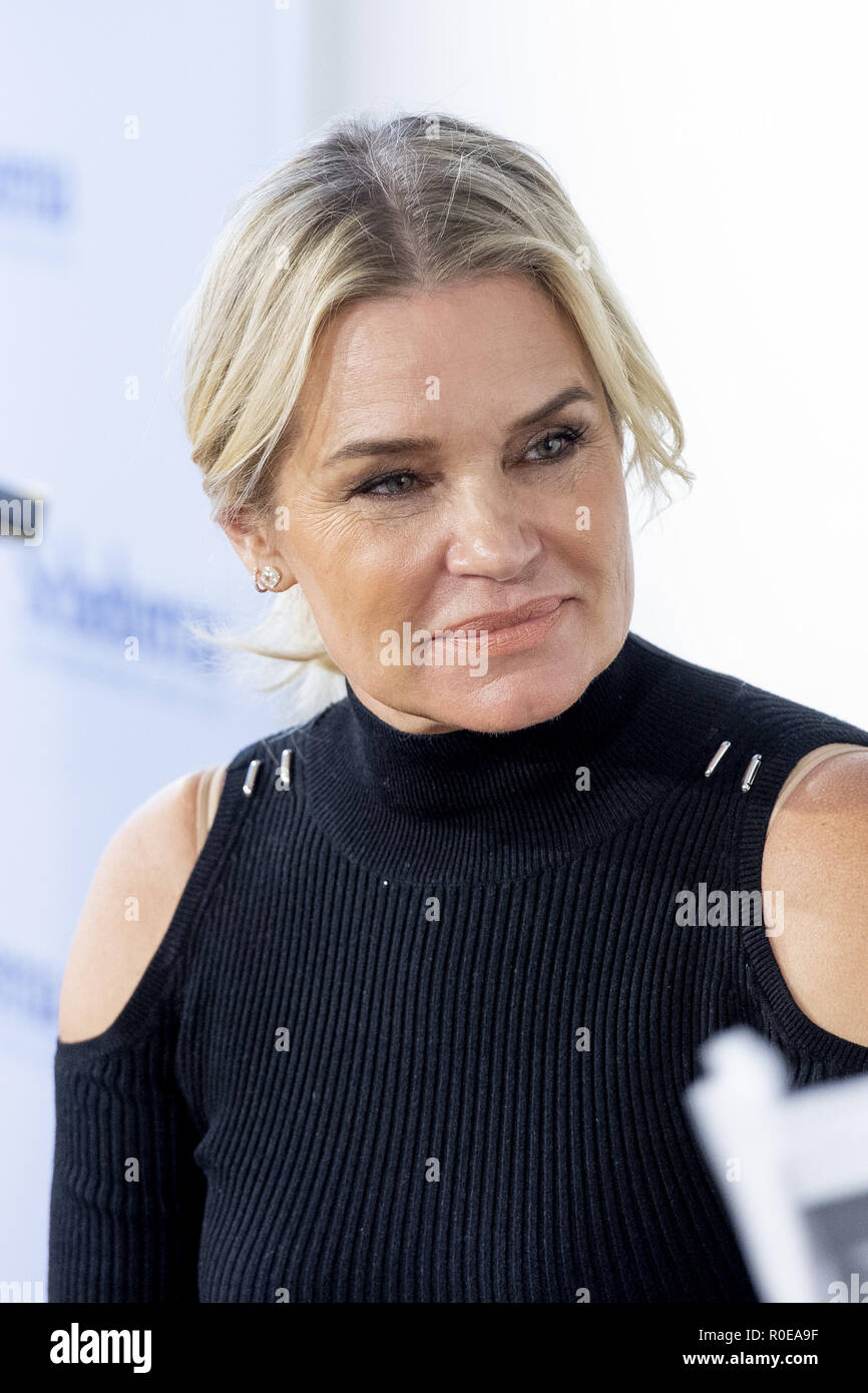 Yolanda hadid hi-res stock photography and images - Alamy