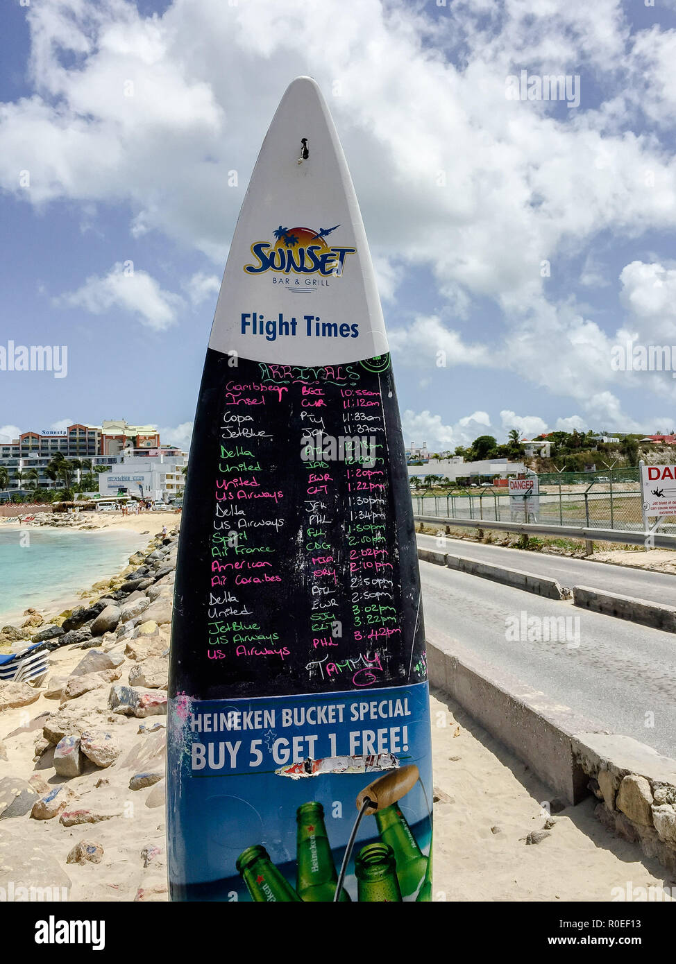 Sunset Beach Bar, Sint Maarten (+1 7215452084)