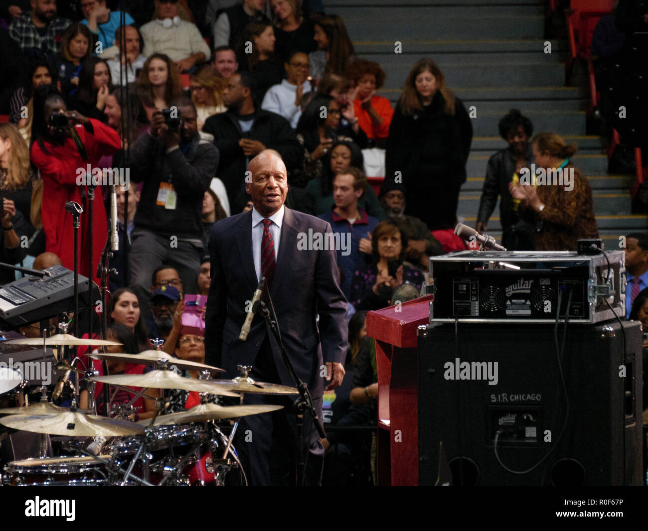 Chicago, Illinois, USA. 4th November 2018. Illinois Secretary of State Jesse White approaches the podium at today's rally. The rally was a final push preceding the upcoming midterm general election this Tuesday, which many expect will be a wave election in favor of the Democrats. Credit: Todd Bannor/Alamy Live News Stock Photo