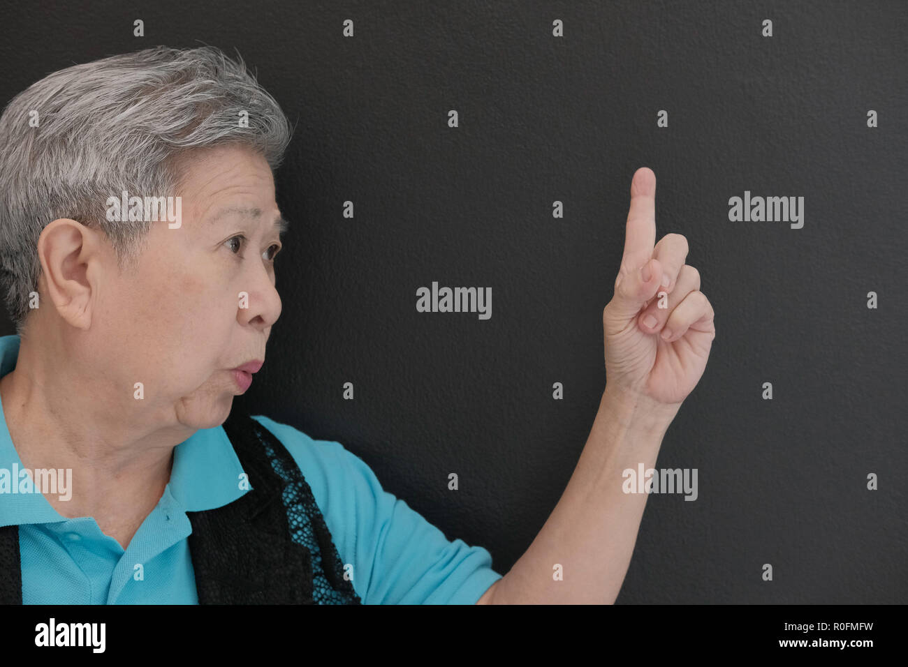 Asian woman pointing up showing hi-res stock photography and images - Alamy