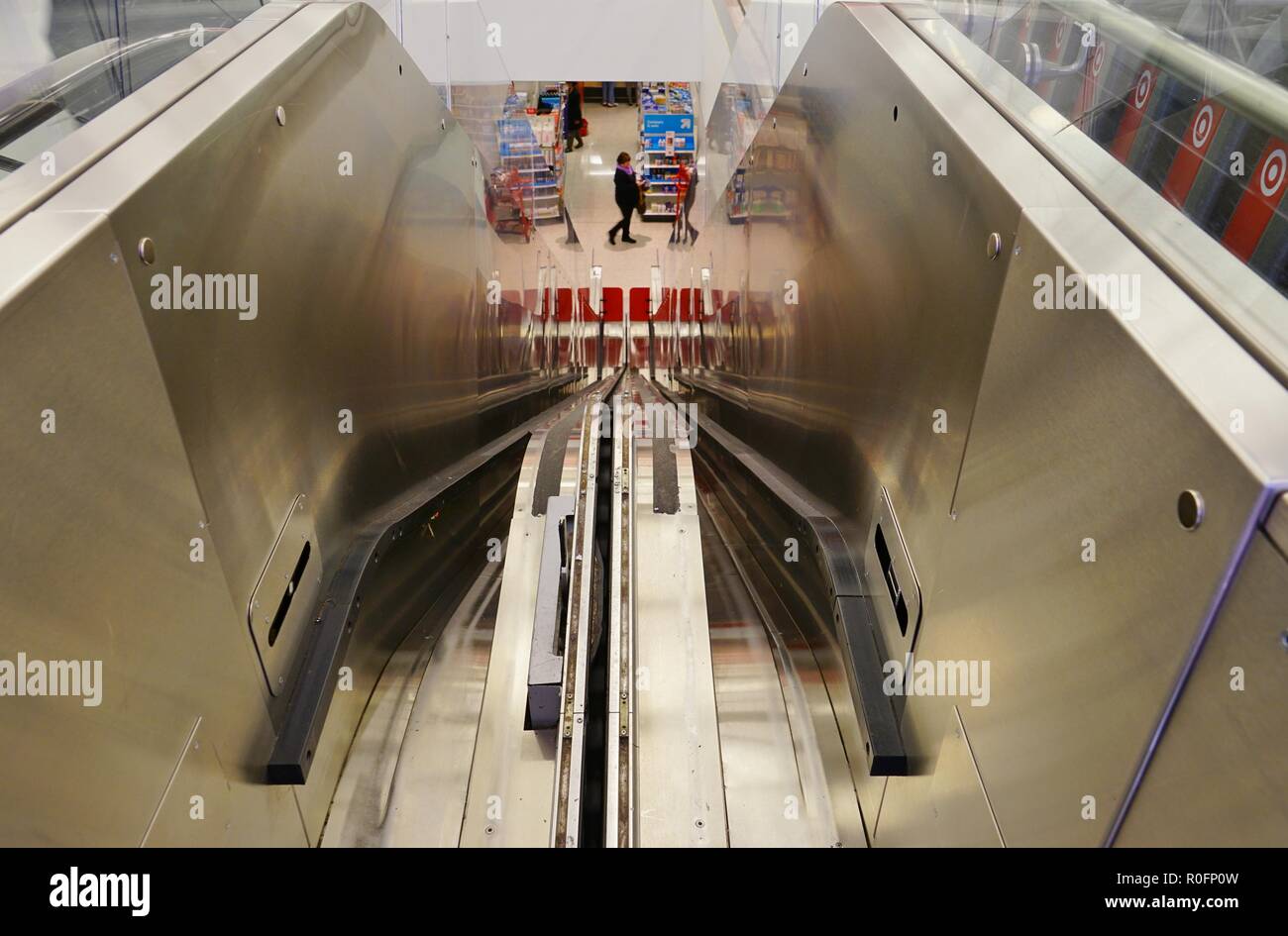 CHICAGO, IL 31 OCT 2018 View of a shopping cart conveyor escalator