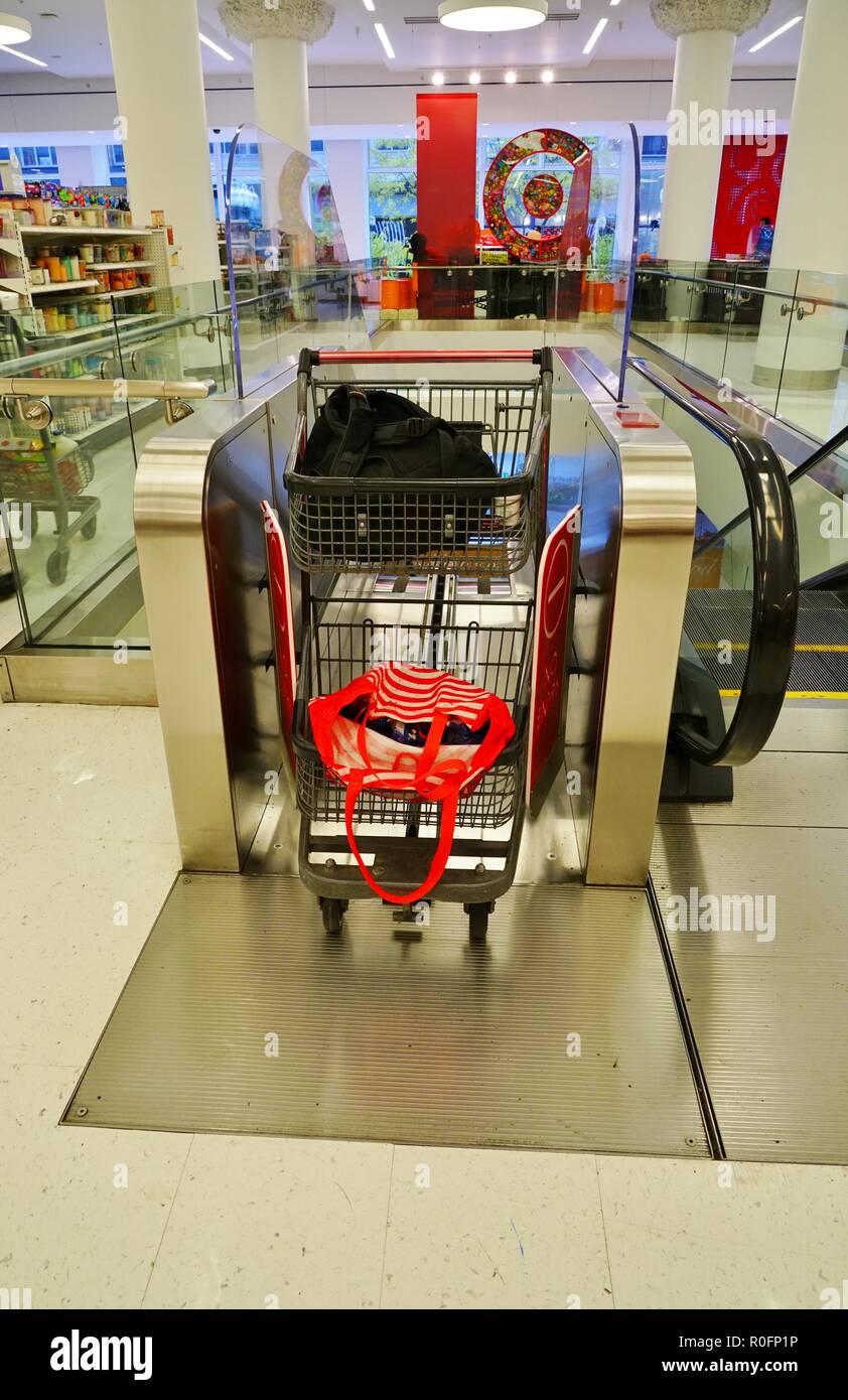 CHICAGO, IL 31 OCT 2018 View of a shopping cart conveyor escalator