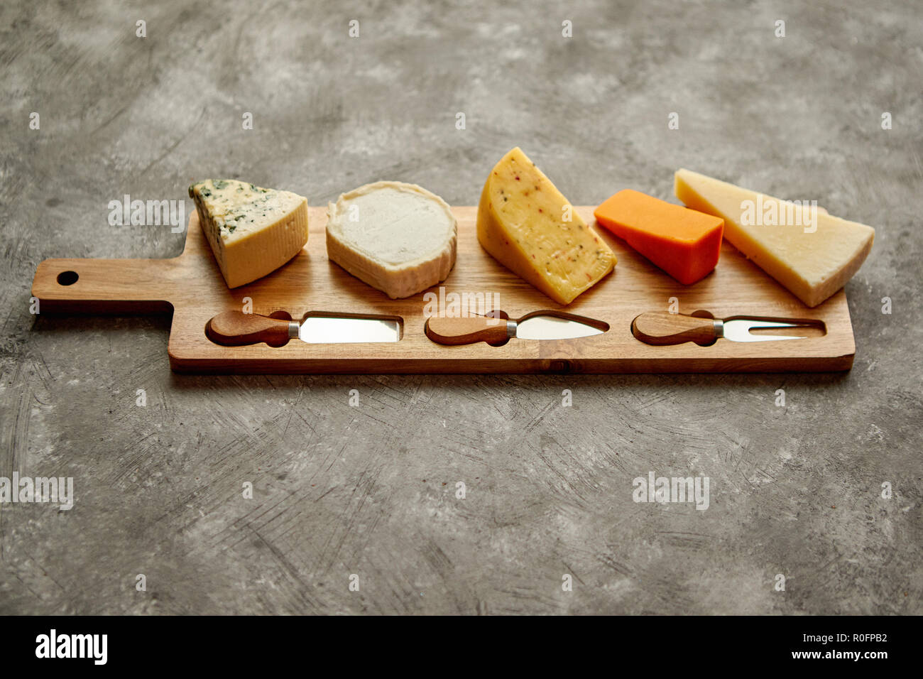 Доска в виде сыра