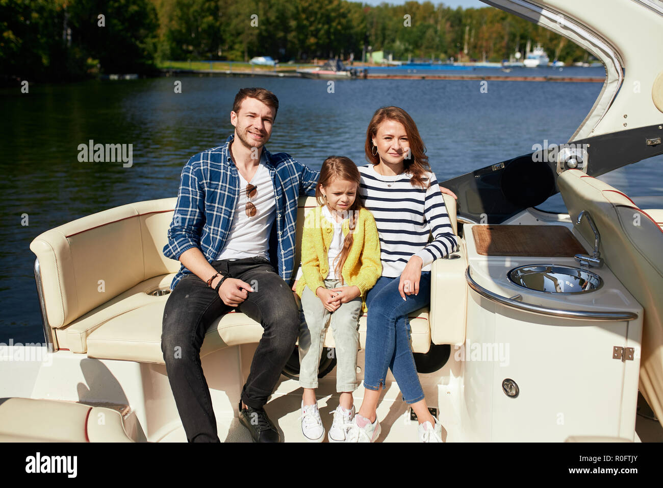 All barefoot cruise cruise hi-res stock photography and images - Alamy