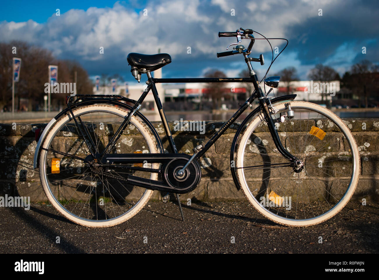 Old vintage bike hi-res stock photography and images - Alamy