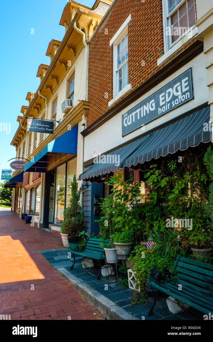 Cutting edge hairdressers shop hi-res stock photography and images - Alamy