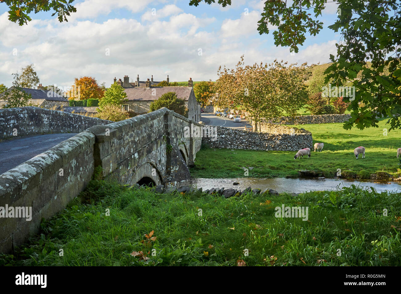 River and old bridge at Austwick, Yorkshire Dales, northern England, UK Stock Photo