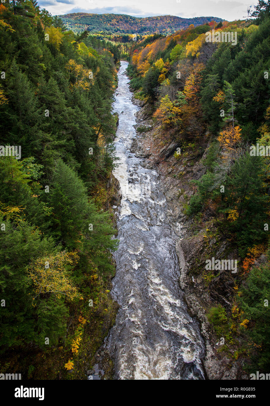 Autumn view of Quechee Gorge in Quechee, Vermont, USA, Vermont State Park, Ottauquechee River, New England fall colours aerial scenic 15.54 MB 300pp Stock Photo
