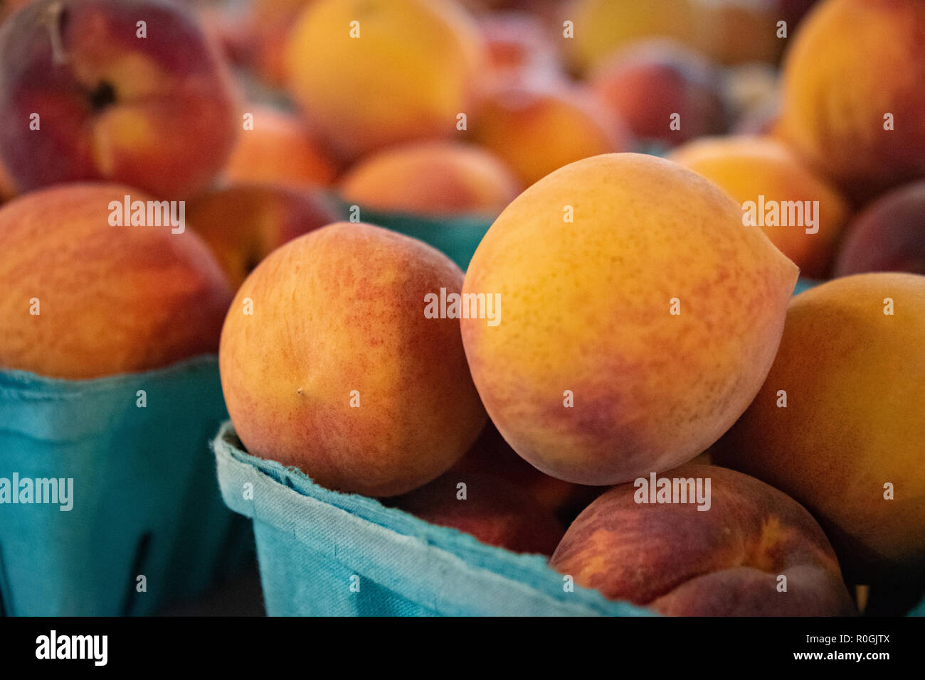 Fresh Georgia peaches at a roadside market. (USA) Stock Photo