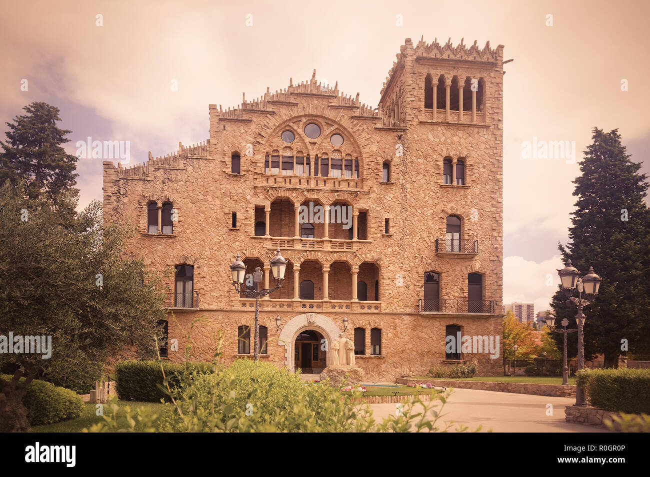 Asilo del Santo Cristo, monumental architectural monument in Igualada