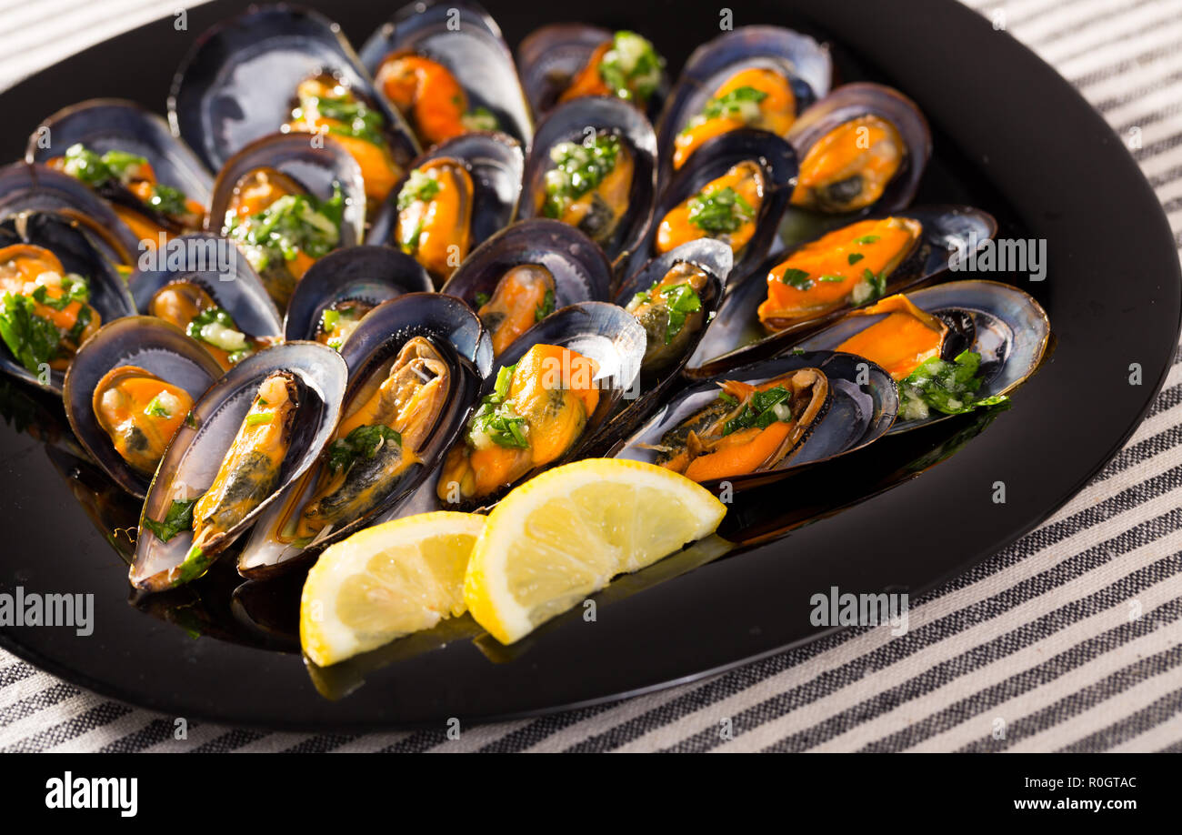 Featured image of post How to Make Black Mussels Seafood