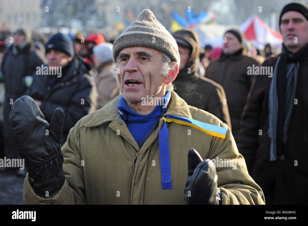 January 26, 2014 - Kiev, Ukraine: Anti-government protesters hold mass rallies on Kiev's Independence Square, known as Maidan, as a tense standoff with police continues in the streets nearby. Rassemblement de masse sur la place de l'Independance a Kiev, connue comme le Maidan, tandis que les rues avoisinantes sont herissees de barricades. *** FRANCE OUT / NO SALES TO FRENCH MEDIA *** Stock Photo