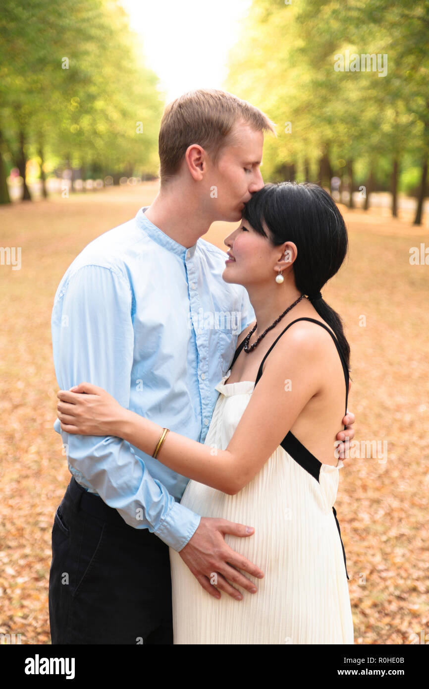 https://c8.alamy.com/comp/R0HE0B/portrait-of-attractive-international-couple-close-up-outdoor-with-pregnant-woman-R0HE0B.jpg