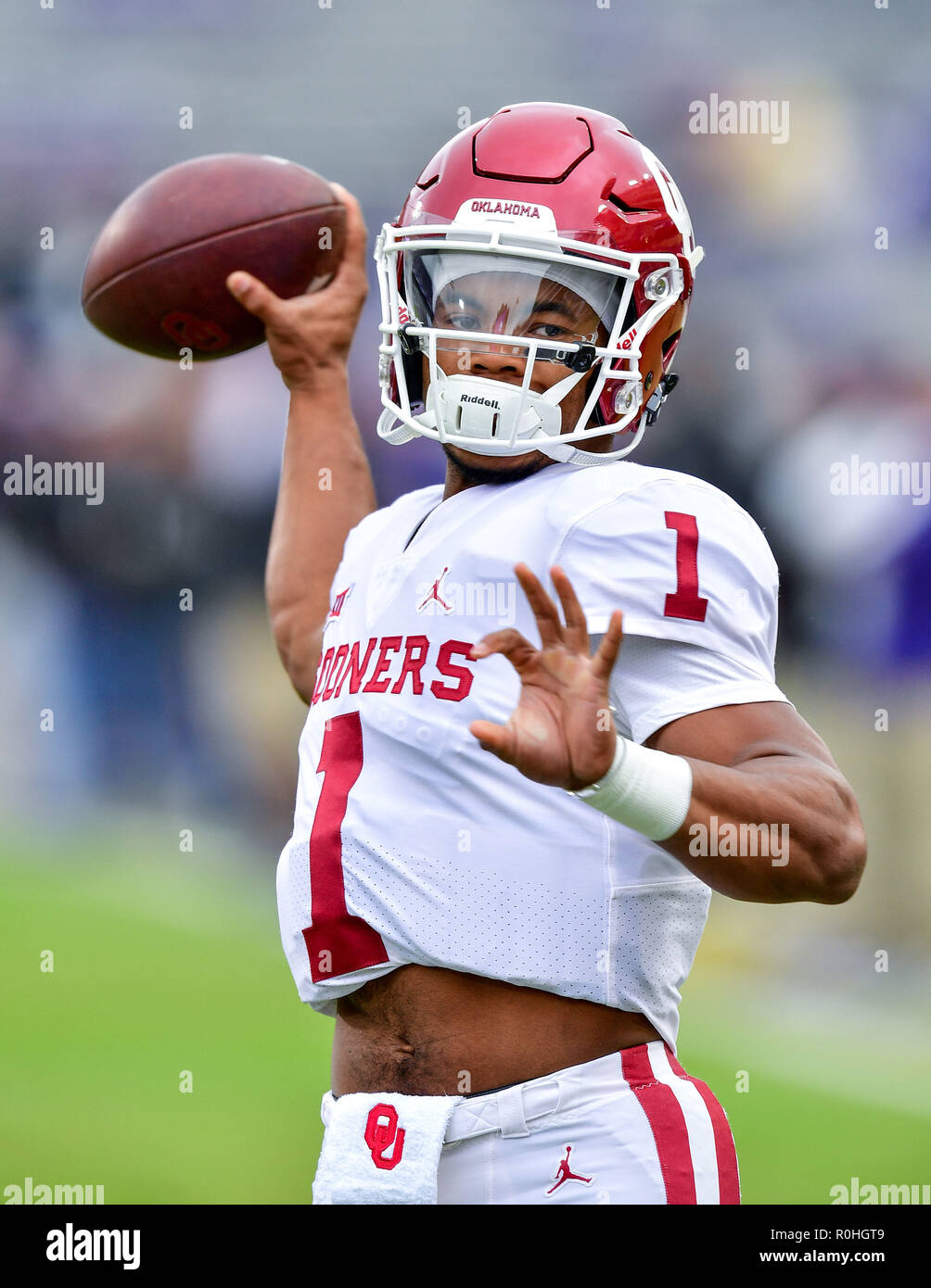 Oklahoma Sooners quarterback Kyler Murray (1) during the Oklahoma Sooners  at TCU Horned Frogs at an NCAA Football game at the Amon G. Carter Stadium,  Fort Worth Texas. 10/20/18.Manny Flores/Cal Sport Media
