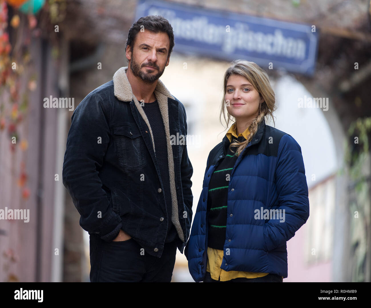Schwarzenberg, Germany. 05th Nov, 2018. The actors Lara Mandoki and Stephan  Luca look into the camera at a press date for the shooting of the ZDF film  "Erzgebirgekrimi - Der Tote im