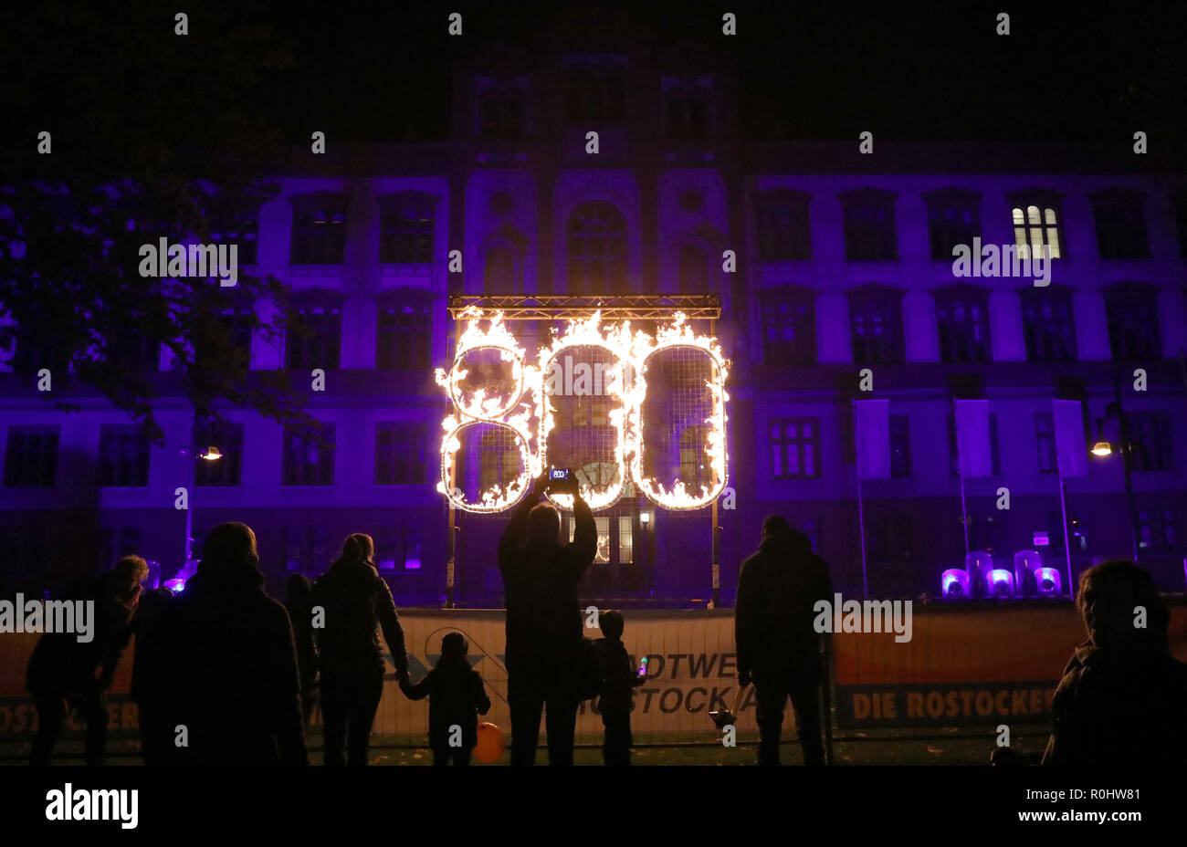 Rostock, Germany. 05th Nov, 2018. At the beginning of the 17th Light Week, a burning "800" is