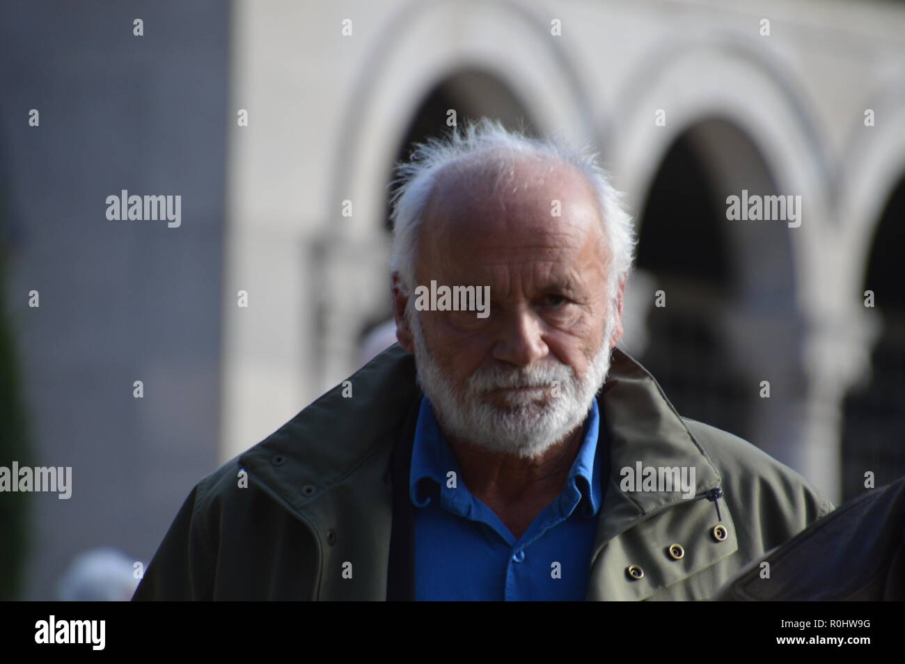 Paris, France. 5th Nov 2018. Jerome Bonaldi, french tv animator, among the celebrities who attend the ceremony for the death of Philippe GILDAS, french TV animator. Crematorium of the Cemetery of the Pere Lachaise, Paris, France. 5 november 2018. 13h30.  ALPHACIT NEWIM / Alamy Live News Credit: Alphacit NEWIM/Alamy Live News Stock Photo