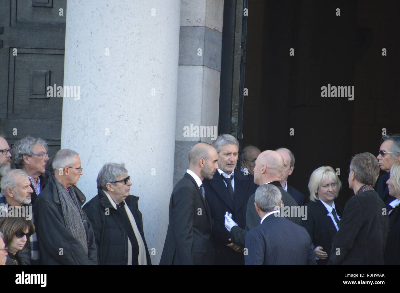 Paris, France. 5th Nov 2018. (Antoine de Caunes French TV animator;(center of the image).French celebrities attend the ceremony for the death of Philippe GILDAS, french TV animator. Crematorium of the Cemetery of the Pere Lachaise, Paris, France. 5 november 2018. 13h30.  ALPHACIT NEWIM / Alamy Live News Credit: Alphacit NEWIM/Alamy Live News Stock Photo