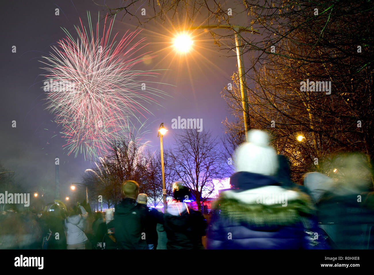 Glasgow Green, Scotland, UK. 5th Nov 2018. Crowds gather at Glasgow Green for firework display Credit: Tony Clerkson/Alamy Live News Stock Photo