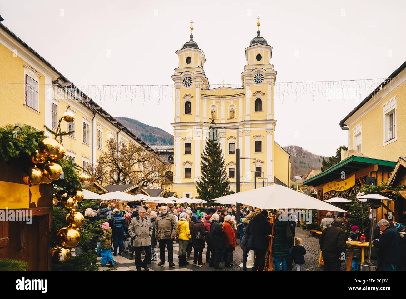 Mondsee austria winter hires stock photography and images Alamy