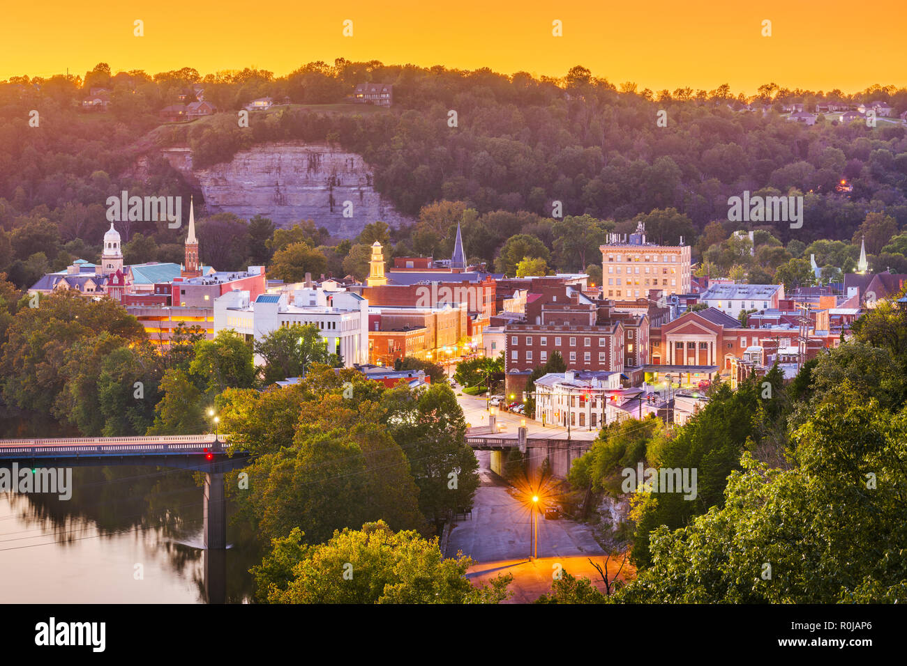 Frankfort, Kentucky, USA town skyline on the Kentucky River at dusk. Stock Photo