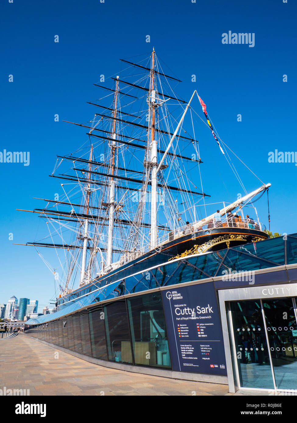 Cutty Sark, with Canary Wharf in background, British Clipper Ship, Museum ship, Greenwich, London, England, UK, GB. Stock Photo