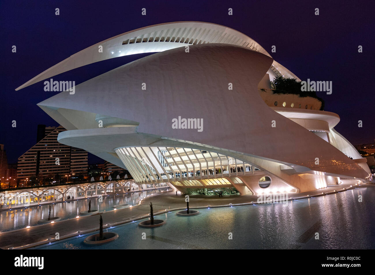 Palau De Les Arts Reina Sofia, At Dusk, Opera House And Cultural Centre ...