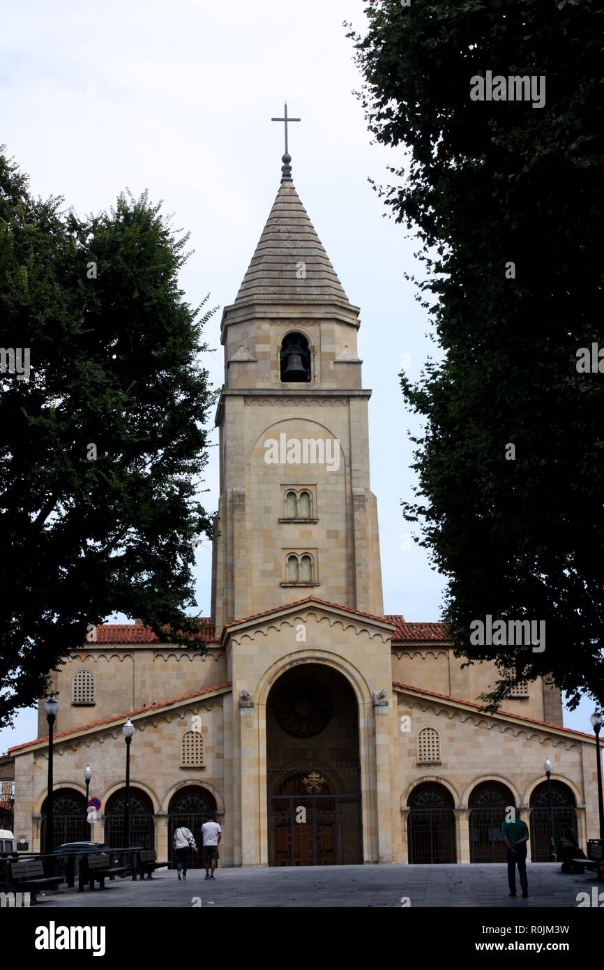 Iglesia san pedro apostol hi-res stock photography and images - Alamy