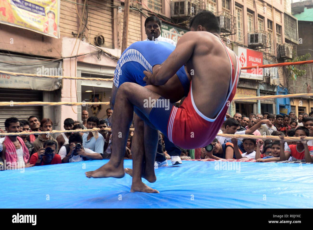 Kolkata, India. 05th Nov, 2018. Boys participate in wrestling