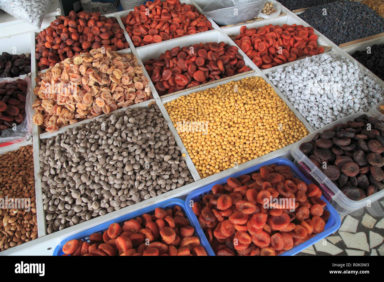 Uzbekistan; Tashkent, Chorsu Bazaar, market, food, nuts, dried fruit