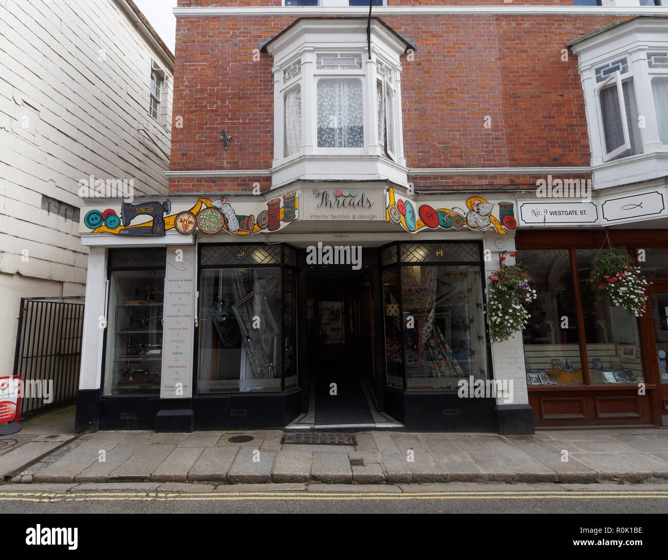 Launceston Shop fronts Independent and chain. 5th November 2018, Robert Taylor/Alamy Live News.  Newquay, Cornwall, UK. Stock Photo