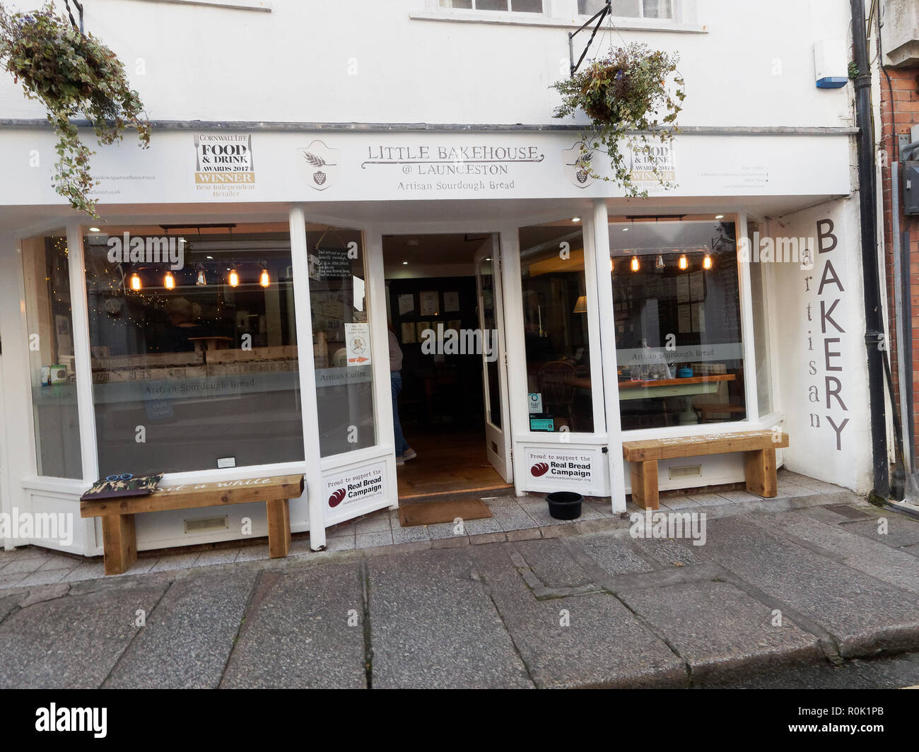 Shops retail town cornwall hires stock photography and images Alamy