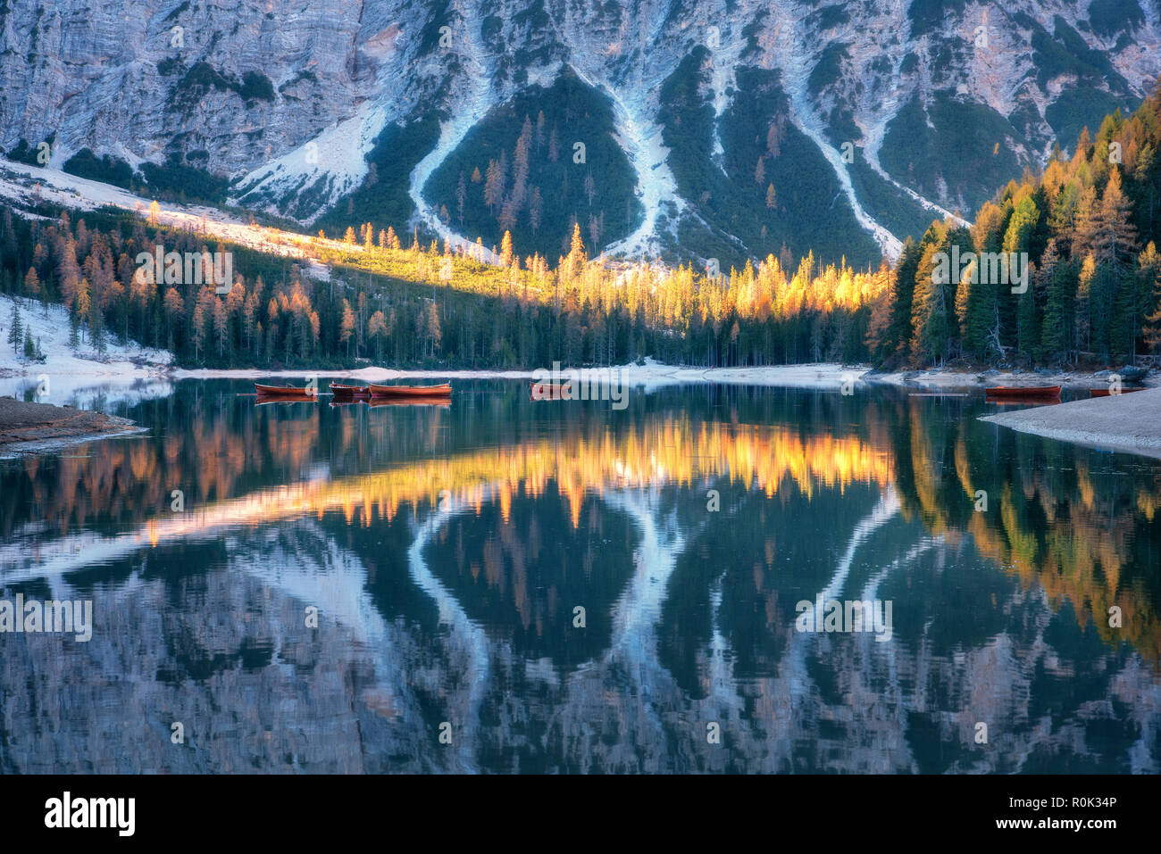 Lake water and boats hi-res stock photography and images - Alamy