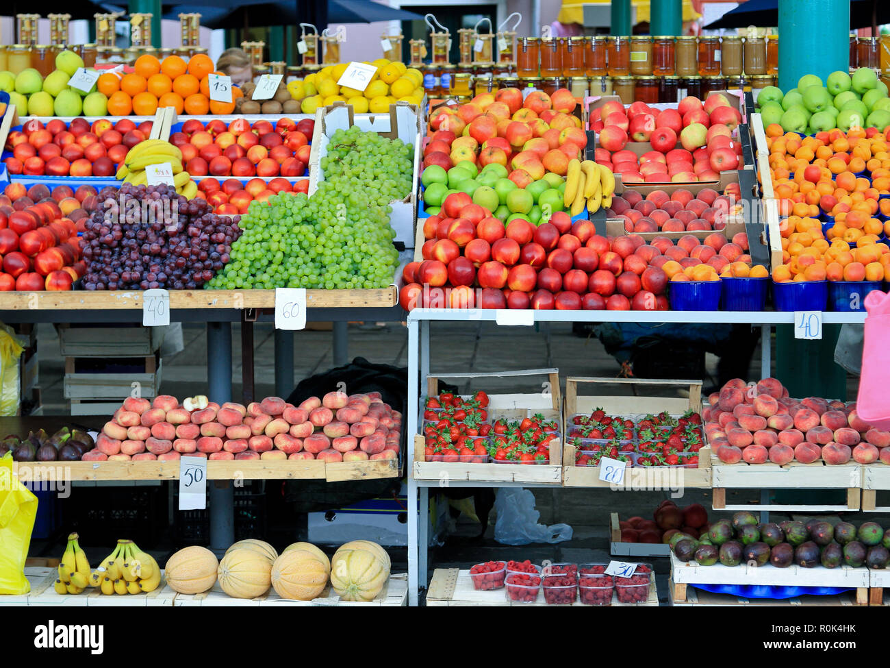 Fresh organic fruits at farmers market stall Stock Photo - Alamy